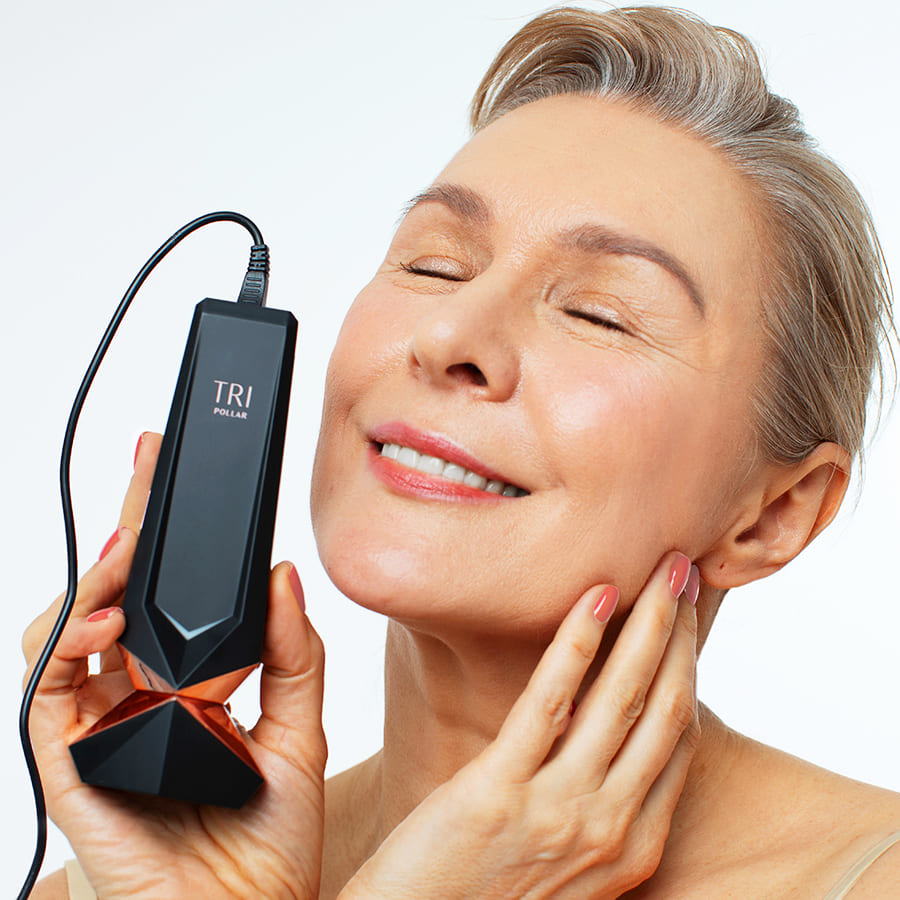 Woman using the STOP Vx 2 on her jawline